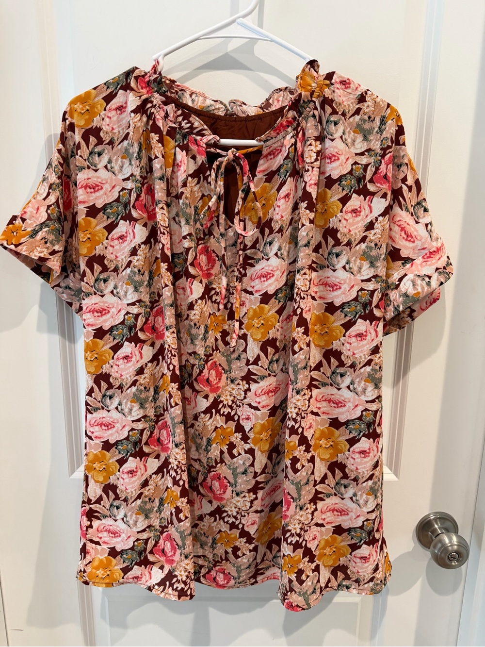 Floral Tie-Neck Short Sleeve Top Size Medium